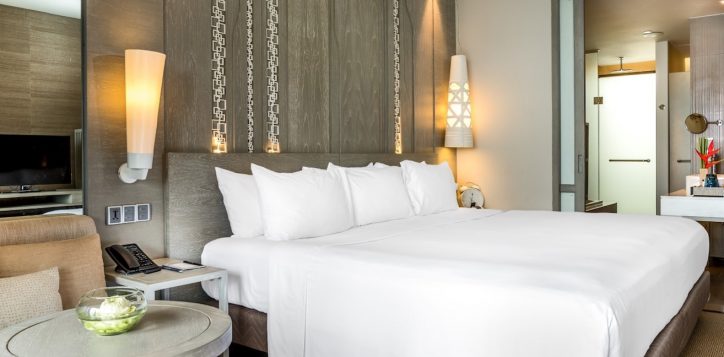 room-deluxe-room-deluxeroom1-3