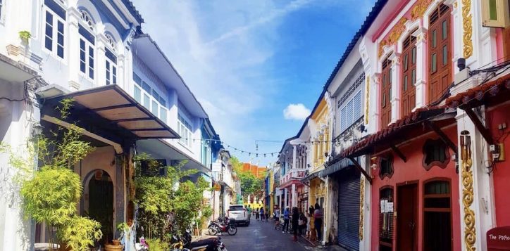 5-soi-romanee-photo-credit-instagram-devynjanet-2