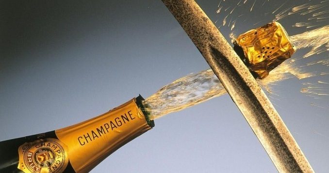 champagne-sabrage-2
