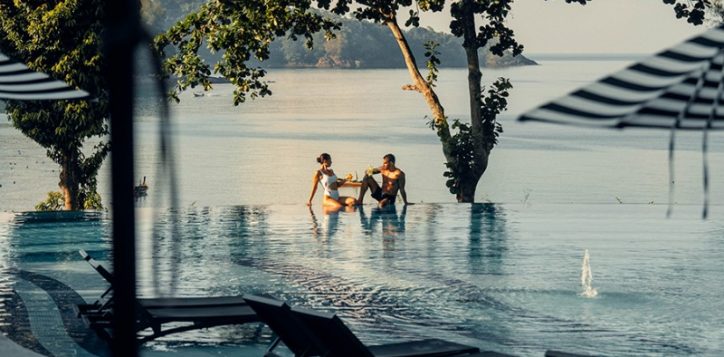 thailand-phuket-pullman-phuket-arcadia-pool-couple-2023-1-2