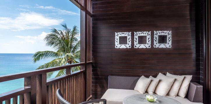 ocean-room_balcony-2